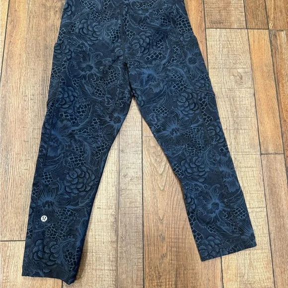 lululemon athletica Women's Navy Floral Joggers - Picture 7 of 10